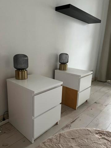 Twee IKEA Malm nachtkastjes + Solklint lamp - afbeelding 4