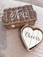 Rivièra Maison theedoosje en onderzetters, Huis en Inrichting, Ophalen, Mand, Zo goed als nieuw, Riet