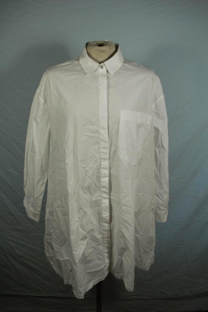 Mooie nette witte blouse mt M Stradivarius, Kleding | Dames, Blouses en Tunieken, Zo goed als nieuw, Maat 38/40 (M), Wit, Ophalen of Verzenden