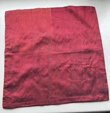 Rode kussenhoes – 40 x 40 cm beschikbaar voor biedingen
