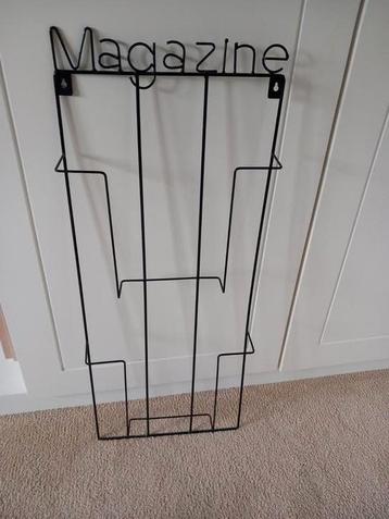 Tijdschriften rekje. beschikbaar voor biedingen