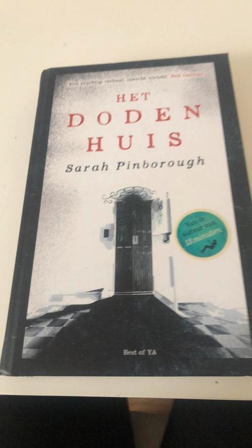 Sarah Pinborough - Het dodenhuis, Boeken, Kinderboeken | Jeugd | 13 jaar en ouder, Zo goed als nieuw, Ophalen of Verzenden