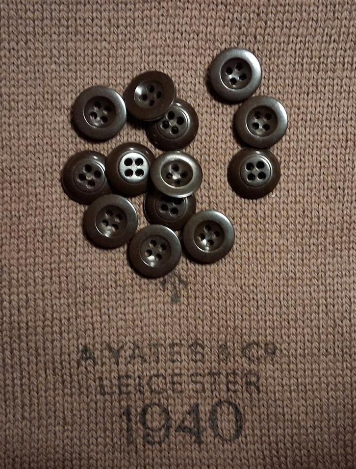 WO2 Britse battledress knopen, Verzamelen, Militaria | Tweede Wereldoorlog, Landmacht, Overige typen, Engeland, Ophalen of Verzenden