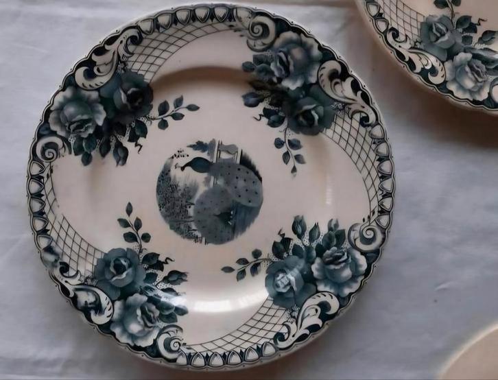Peacock groen Maastricht Holland borden kopje rozen pauw, Antiek en Kunst, Antiek | Servies los, Ophalen of Verzenden