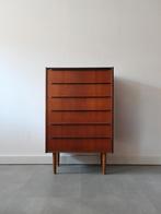 Vintage Deense ladekast in teak, smal!, Ophalen, 5 laden of meer, 100 tot 150 cm, 50 tot 100 cm