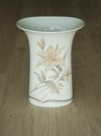 vaas mooie vintage ovale beschilderde porseleinen Kaiser W G, Antiek en Kunst, Antiek | Vazen, Ophalen of Verzenden