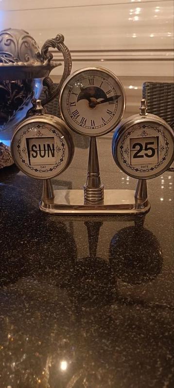 Vintage Klok met Kalender - RVS beschikbaar voor biedingen