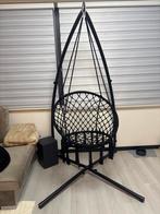 Mooie zwarte hangstoel met frame, Huis en Inrichting, Stoelen, Zwart, Ophalen of Verzenden, Zo goed als nieuw, Metaal