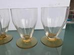 4 Kleine glaasjes op voet., Ophalen of Verzenden, Zo goed als nieuw, Borrel- of Shotglas
