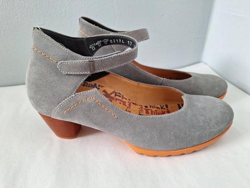 Think! bandschoenen grijs suède oranje accent maat 38,5, Kleding | Dames, Schoenen, Zo goed als nieuw, Pumps, Grijs, Verzenden