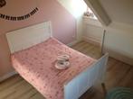 Vintage mat wit geverfde eikenhouten twijfelaar bed, Antiek en Kunst, Antiek | Meubels | Bedden, Ophalen