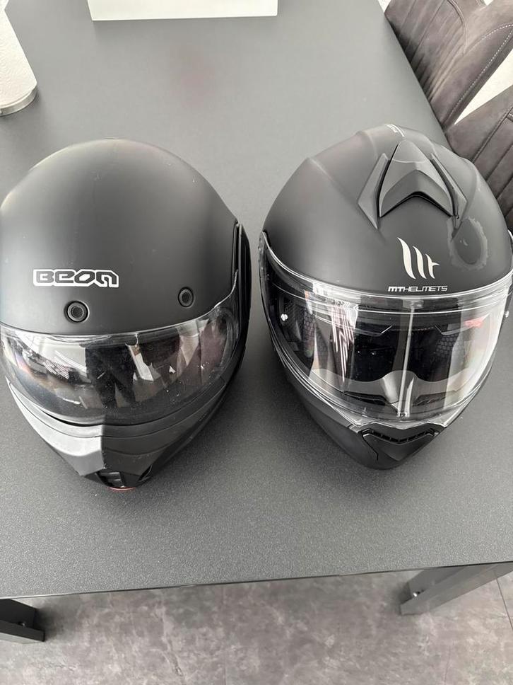 2 Helmen - Zo goed als nieuw!, Motoren, Kleding | Motorhelmen, Heren, Integraalhelm, Overige merken, Tweedehands, Ophalen of Verzenden