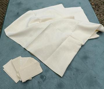  Vintage geel tafelkleed 1.40 x 1.70 met 5 servetten (TT19) beschikbaar voor biedingen