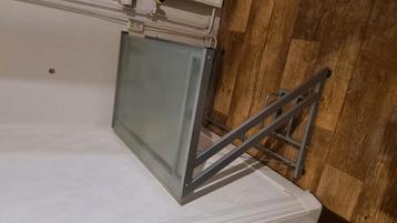 Compacte computer tafel matglas beschikbaar voor biedingen