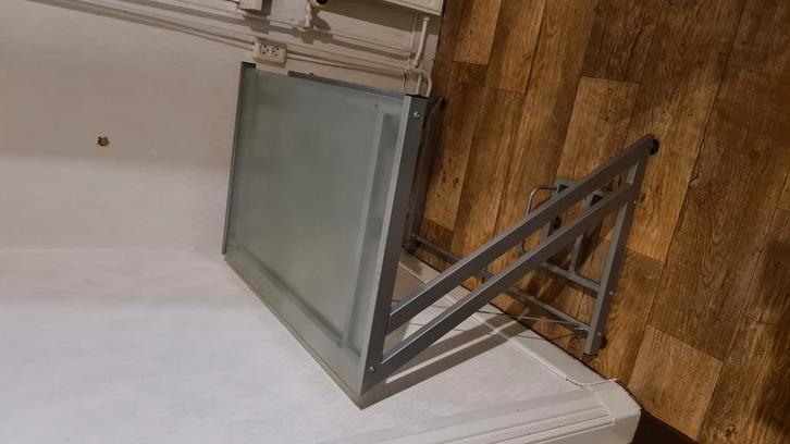 Compacte computer tafel matglas, Huis en Inrichting, Kasten | Computermeubels, Zo goed als nieuw, 70 tot 120 cm, Ophalen