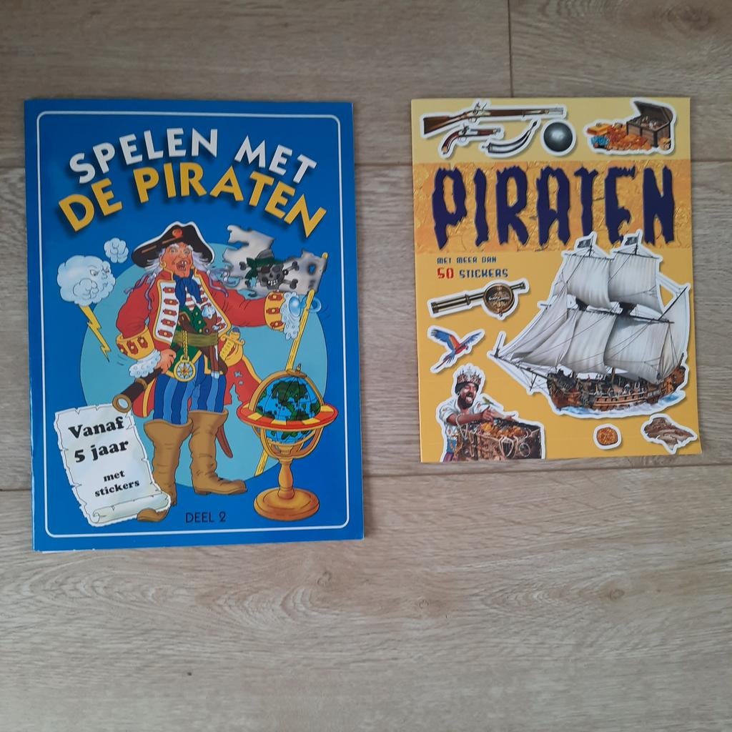 Boeken over piraten, schatten, piratenschip, met stickers, Boeken, Ophalen of Verzenden, Zo goed als nieuw