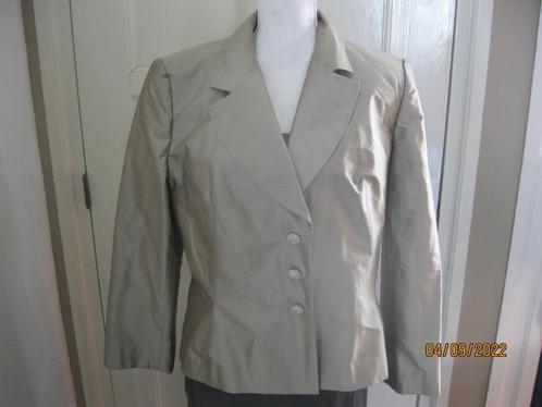 Elinette zijden jasje:mt 44, Kleding | Dames, Jasjes, Kostuums en Pakken, Zo goed als nieuw, Jasje, Maat 42/44 (L), Beige, Ophalen of Verzenden
