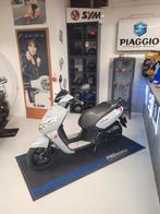 Peugeot kisbee rs e5 bouwjaar 2021, Fietsen en Brommers, Overige modellen, Maximaal 45 km/u, Zo goed als nieuw, Benzine