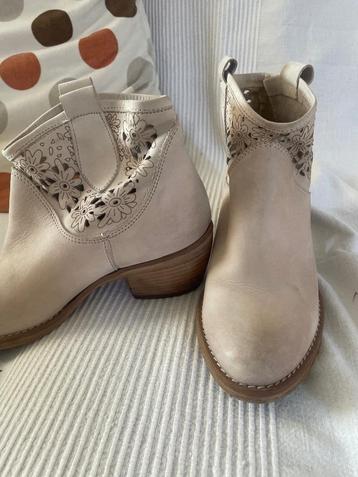 Korte cowboy laarsjes beige  37 beschikbaar voor biedingen