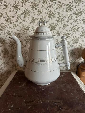 Emaille koffiepot beschikbaar voor biedingen