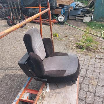 stoel voor trekker, heftruck o.i.d. beschikbaar voor biedingen