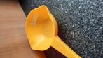 Tupperware handvergiet, Huis en Inrichting, Keuken | Tupperware, Ophalen of Verzenden, Gebruikt, Geel, Overige typen