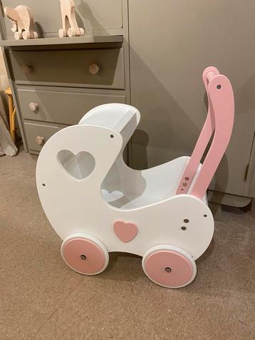 Houten Poppenwagen wit met roze hart beschikbaar voor biedingen