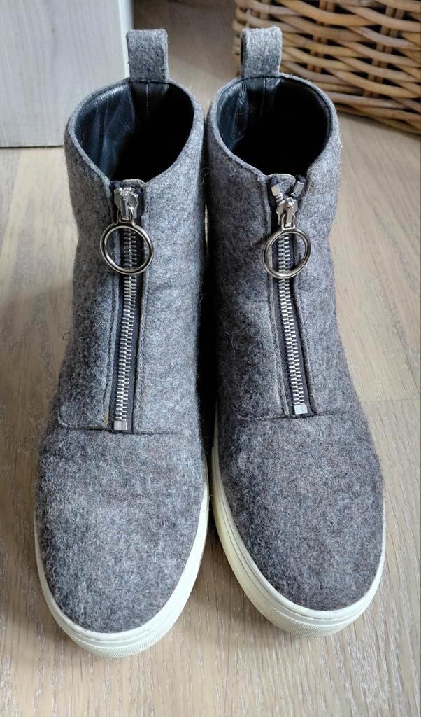 Celine paris schoenen mt 41 1/2, Kleding | Dames, Schoenen, Zo goed als nieuw, Sneakers of Gympen, Grijs, Ophalen of Verzenden