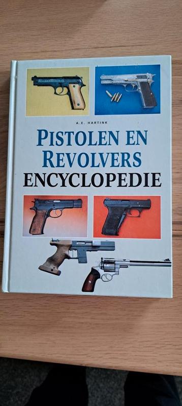 Geillustreerde pistolen en revolvers encyclopedie