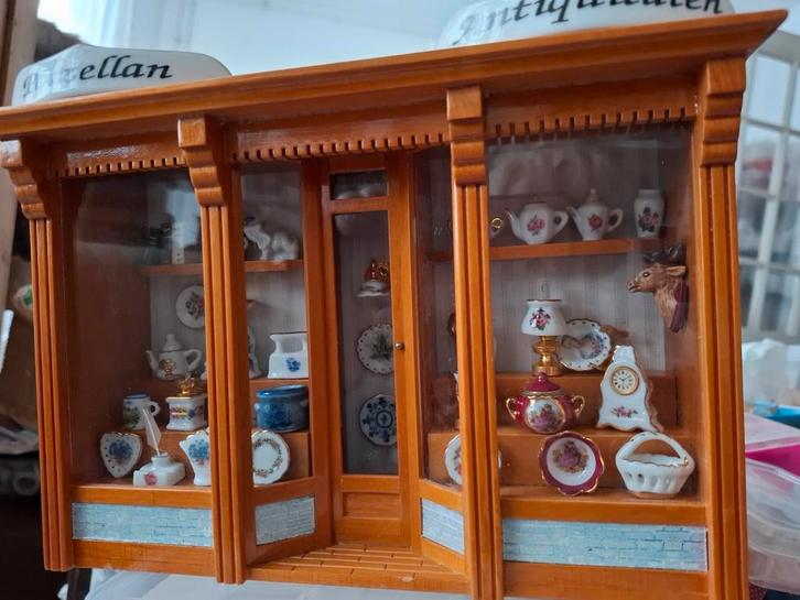 Miniatuur Porselein Kastje Reutter, Verzamelen, Speelgoed, Ophalen of Verzenden