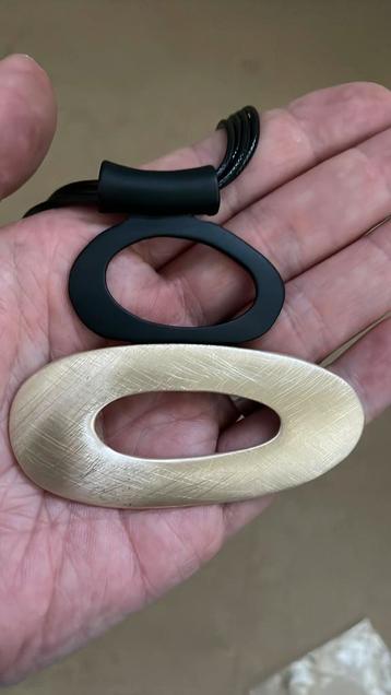 Moderne cirkel ketting beschikbaar voor biedingen
