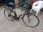 T.K. Werkende oude fiets voor bij het station o.i.d., Ophalen