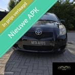 Toyota Yaris 1.3 VVTi Sol MMT automaat, Auto's, Gebruikt, 750 kg, 4 cilinders, Zwart