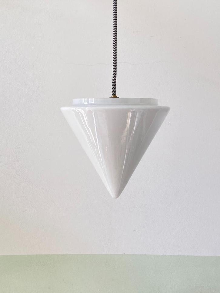 Art deco hanglamp opaline glas, conische kap, Antiek Ca 1920, Antiek en Kunst, Antiek | Lampen, Ophalen of Verzenden
