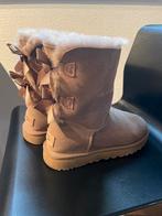 Maat 38 Uggs Bailey Bow II Laarzen - Zo goed als nieuw!, Ophalen of Verzenden, Zo goed als nieuw, Beige, Lage of Enkellaarzen