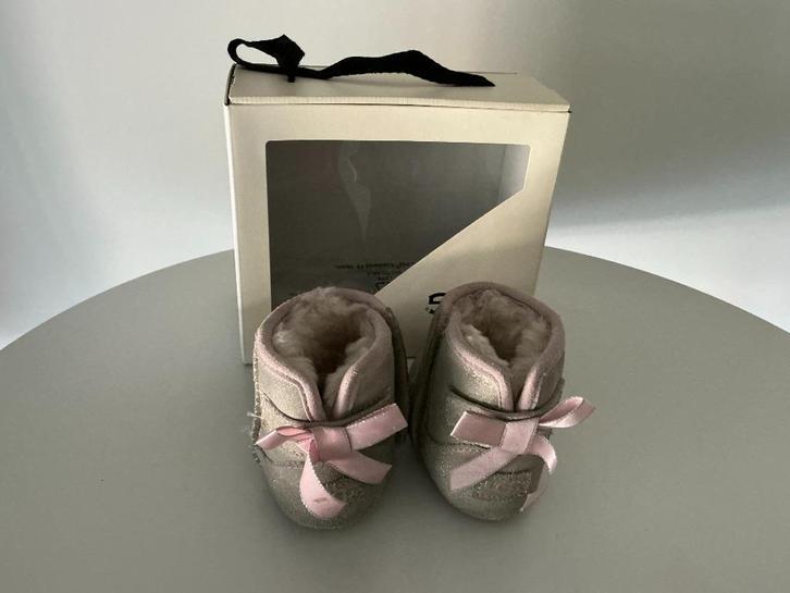 laarsjes, merk UGG , maat S, 6-12 mnd, Kinderen en Baby's, Babykleding | Schoentjes en Sokjes, Zo goed als nieuw, Meisje, Laarsjes