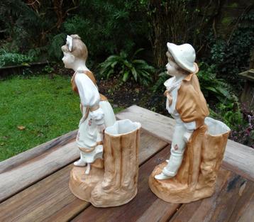 Biscuit porselenen beeldgroep vazen jongen en meisje, 31 cm beschikbaar voor biedingen