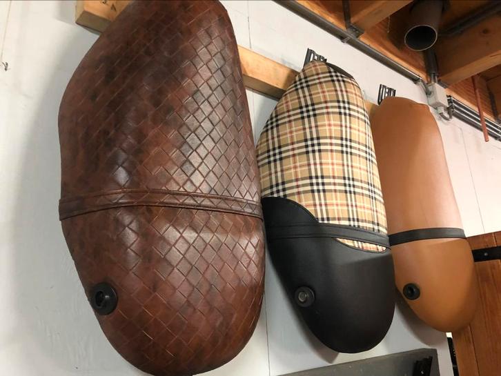 Custom zadels voor Piaggio Zip - vaste prijzen!, Motoren, Tuning en Styling, Ophalen
