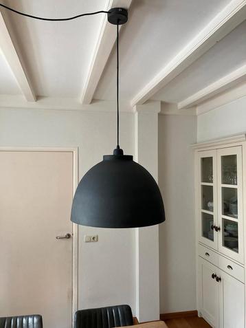 2 Industriële Hanglampen beschikbaar voor biedingen