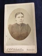 CDV, Vrouw, G.B.H. Niestadt & Zn, Schagen, Carte de Visite 2, Ophalen of Verzenden, Voor 1940, Gebruikt, Foto