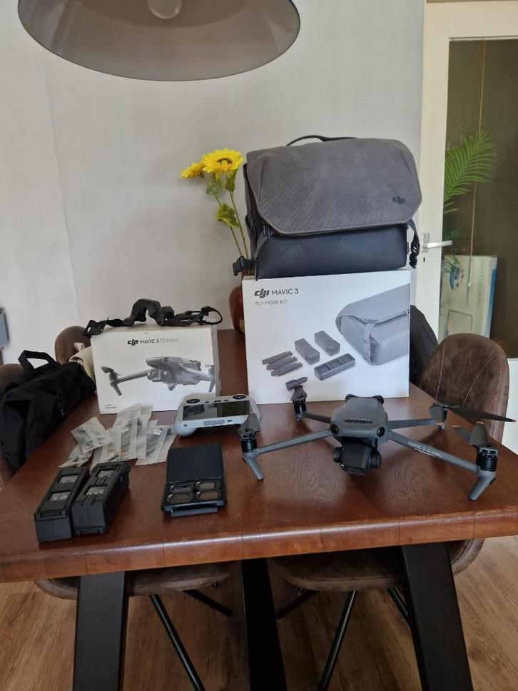 DJI Mavic 3 Classic Fly More + RM330 Smart Controller & ND, Audio, Tv en Foto, Drones, Zo goed als nieuw, Drone met camera, Ophalen of Verzenden