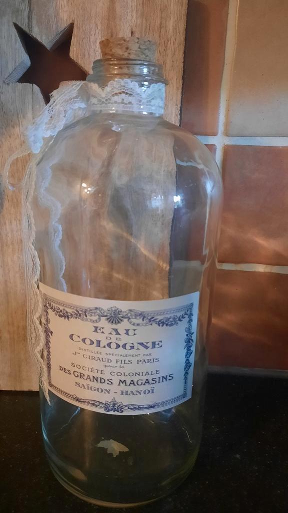 Vintage Eau de Cologne Fles, Huis en Inrichting, Woonaccessoires | Vazen, Zo goed als nieuw, Overige kleuren, Minder dan 50 cm