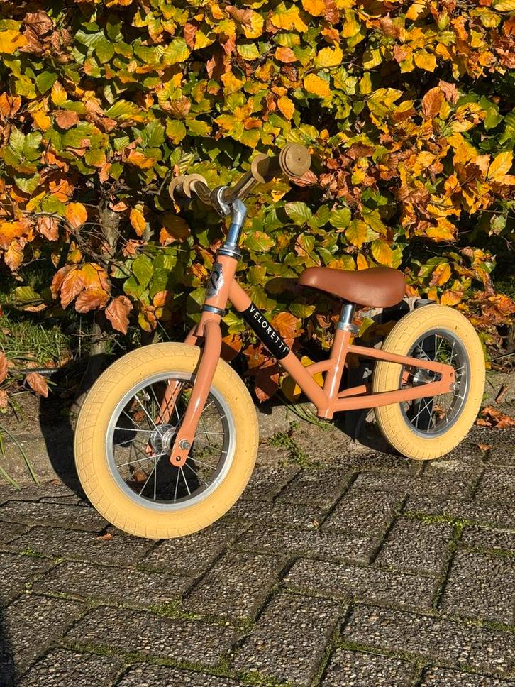 Veloretti Mini Loopfiets - Blazing Salmon als nieuw!, Kinderen en Baby's, Speelgoed | Buiten | Voertuigen en Loopfietsen, Zo goed als nieuw