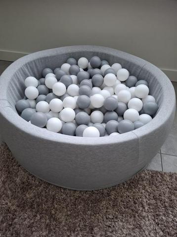 Kiddymoon Ballenbak - 200 ballen beschikbaar voor biedingen