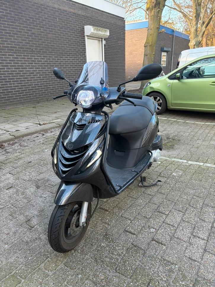 Piaggio ZIP Carbon 2022 – Full Option, Fietsen en Brommers, Scooters | Piaggio, Gebruikt, Zip, Maximaal 45 km/u, Benzine, Ophalen