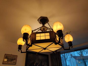 prachtige oude antieke lamp van metaal en glas beschikbaar voor biedingen