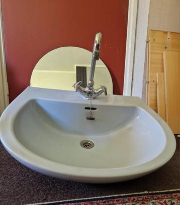 Vintage wasbak + spiegel beschikbaar voor biedingen