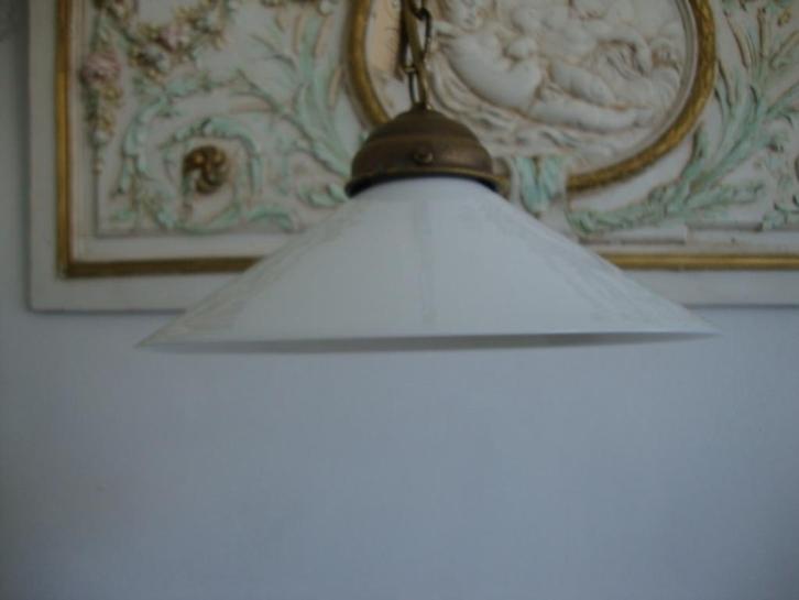 Oud Hanglampje melkglas ( opaal ) nr. 2, Huis en Inrichting, Lampen | Hanglampen, Gebruikt, Minder dan 50 cm, Glas, Metaal, Verzenden