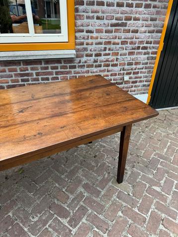 Antieke Engelse Notenhouten Eettafel beschikbaar voor biedingen