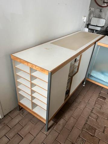 Door meubelmaker gemaakte wandkast, lijkend op type Kewlox beschikbaar voor biedingen